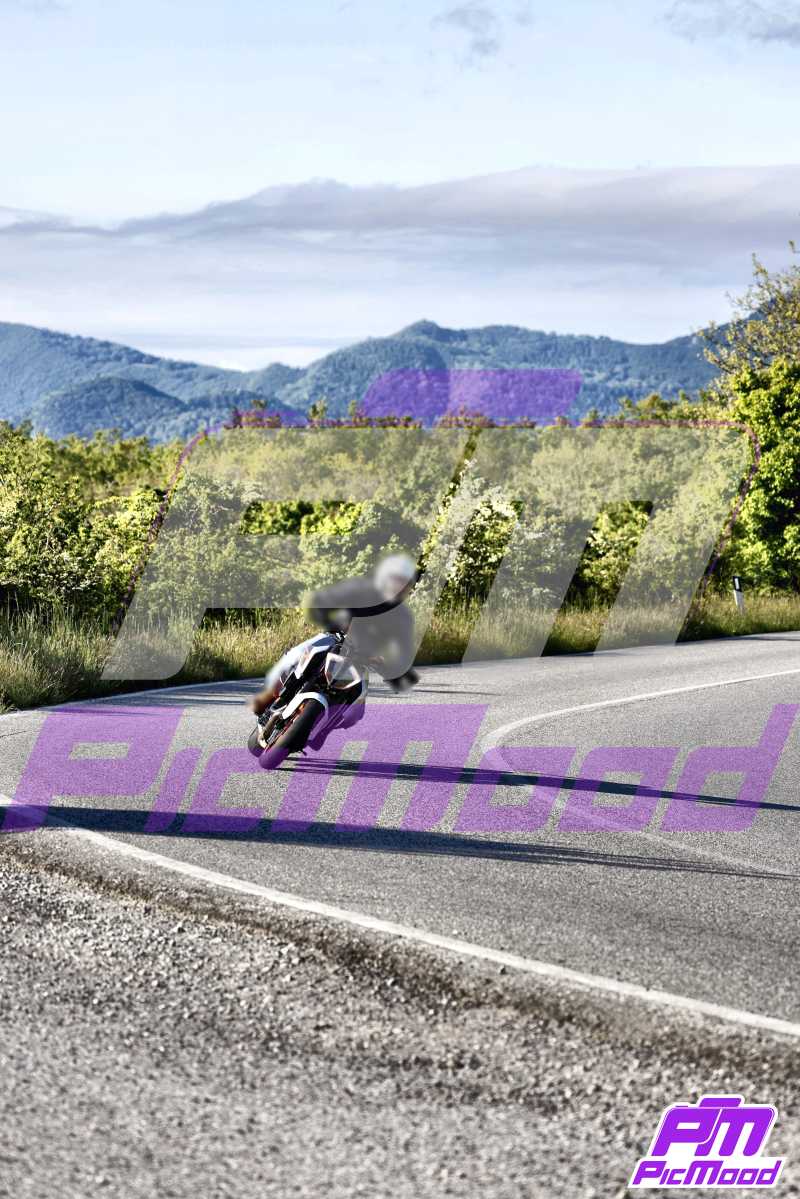 Foto Passo della Futa Raticosa vers Toscana 18 mag 2025 08:10