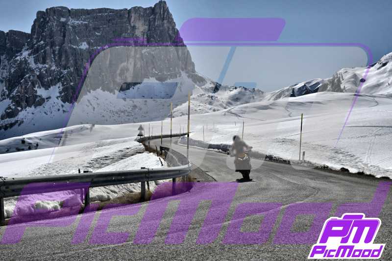 Foto Passo Giau 12 apr 2025 10:46