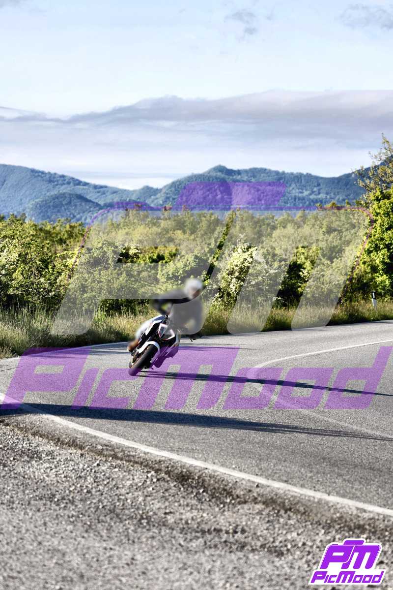 Foto Passo della Futa Raticosa vers Toscana 18 mag 2025 08:10